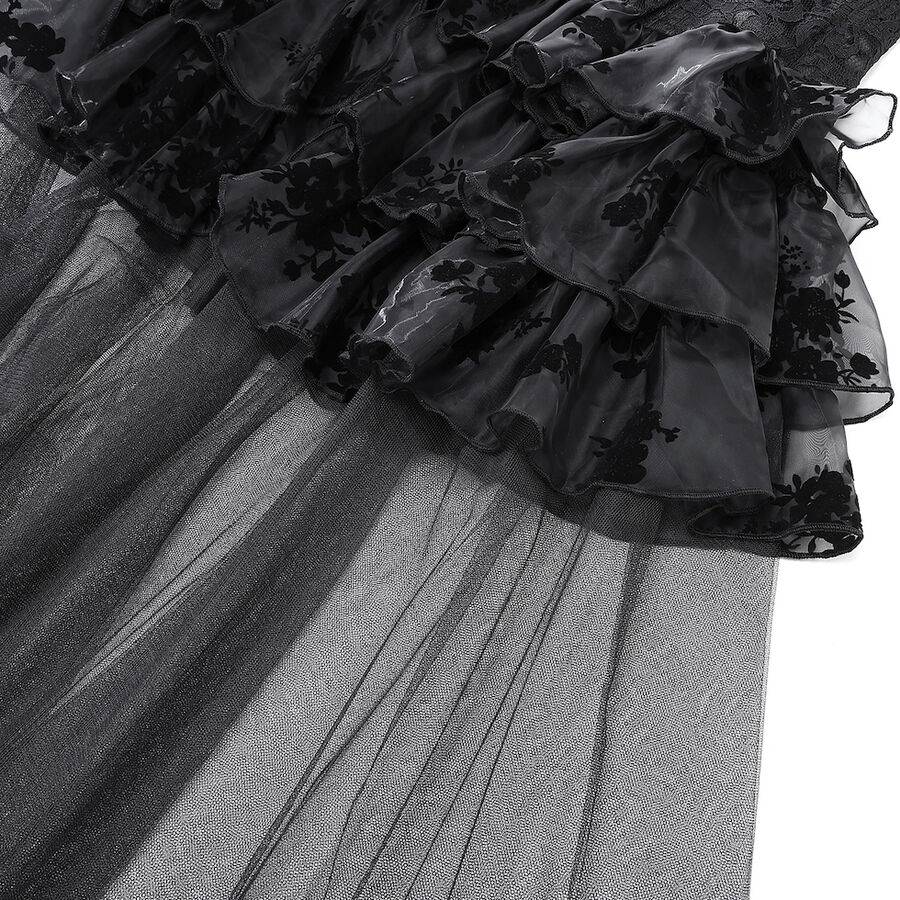photo n&deg;11 : Robe bustier gothique &agrave; corset et longue tra&icirc;ne en tulle