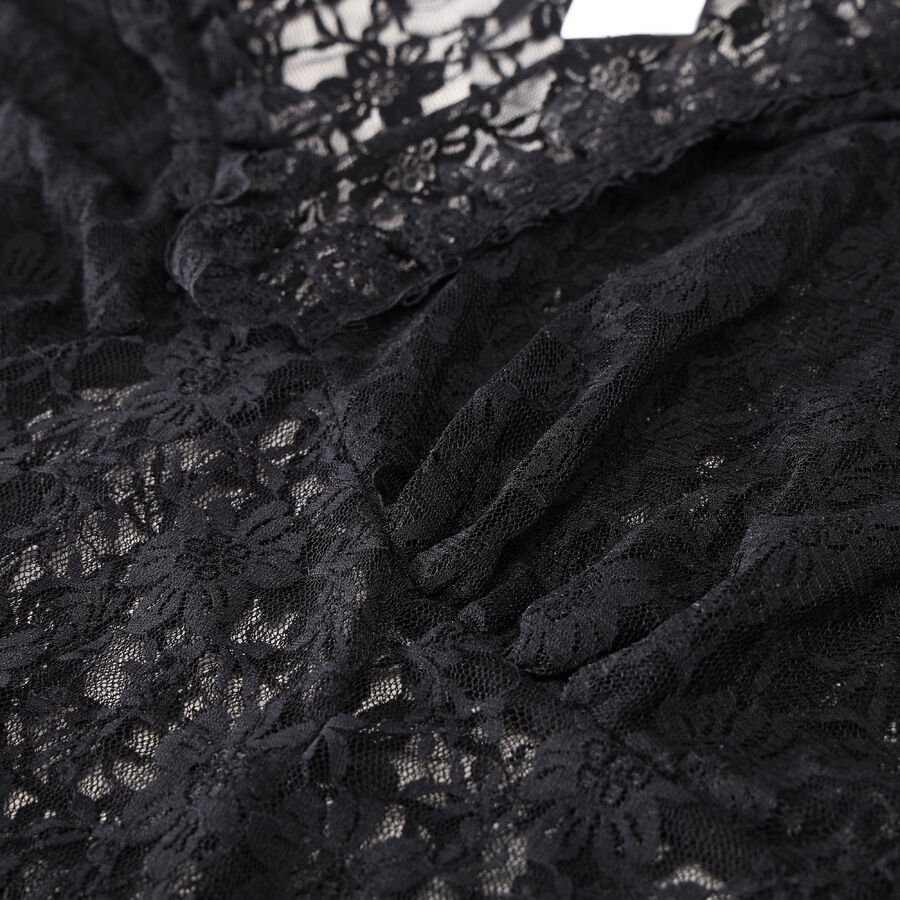 photo n&deg;5 : Bol&eacute;ro gothique en dentelle noire &agrave; manches &eacute;vas&eacute;es