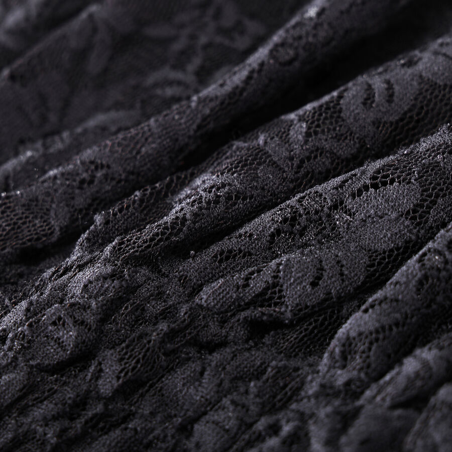 photo n&deg;11 : Blouse gothique en dentelle noire &eacute;paules d&eacute;nud&eacute;es, manches longues