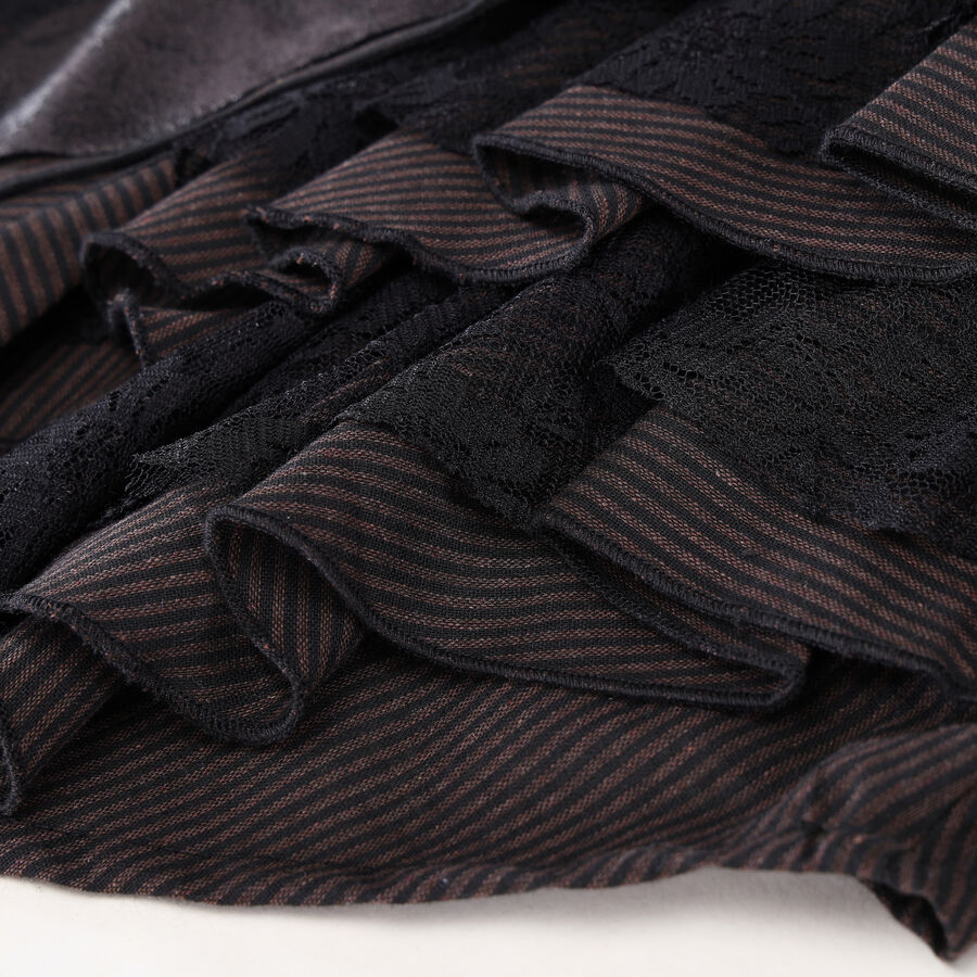 photo n&deg;10 : Jupe steampunk gothique &agrave; volants superpos&eacute;s et ceinture effet cuir - avec dentelle