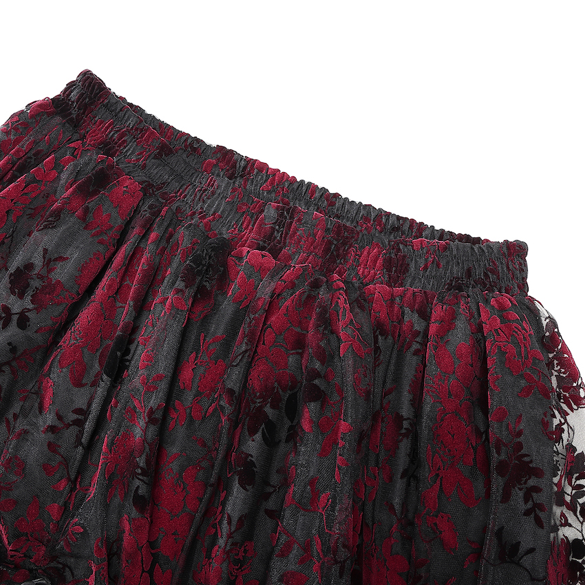 photo n&deg;9 : Jupe gothique longue en tulle floqu&eacute; rouge et noir