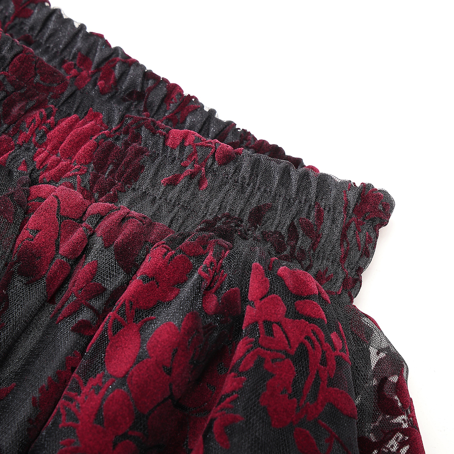 photo n&deg;7 : Jupe gothique longue en tulle floqu&eacute; rouge et noir