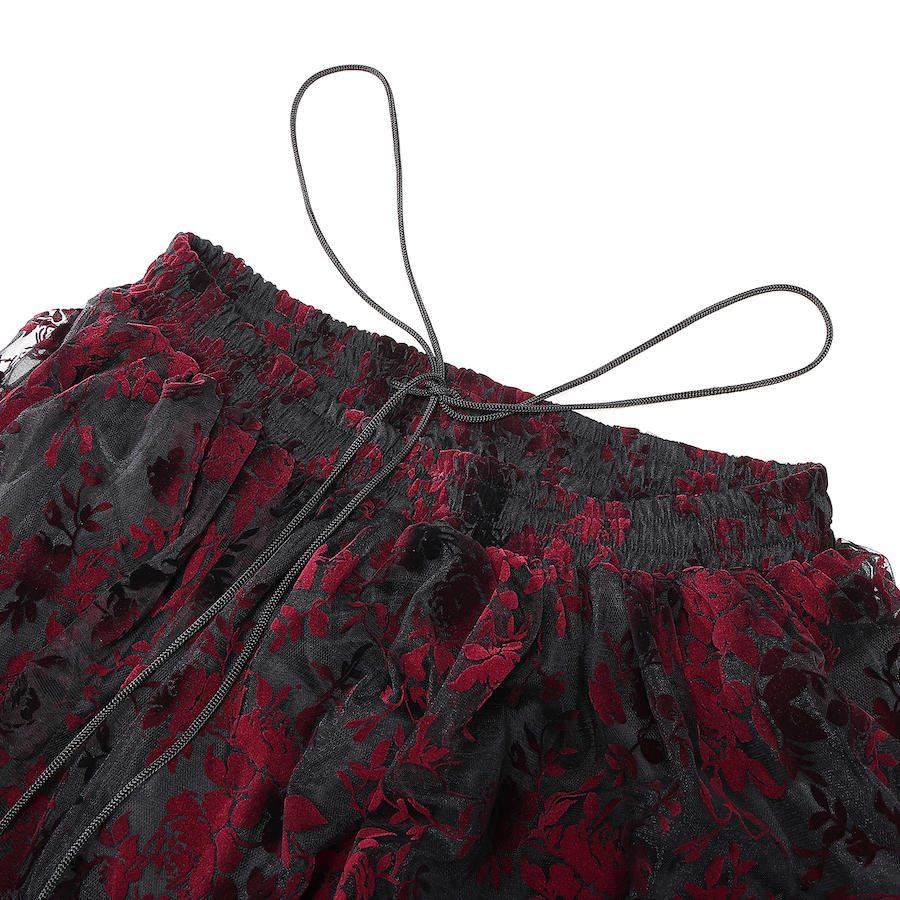 photo n&deg;11 : Jupe gothique longue en tulle floqu&eacute; rouge et noir