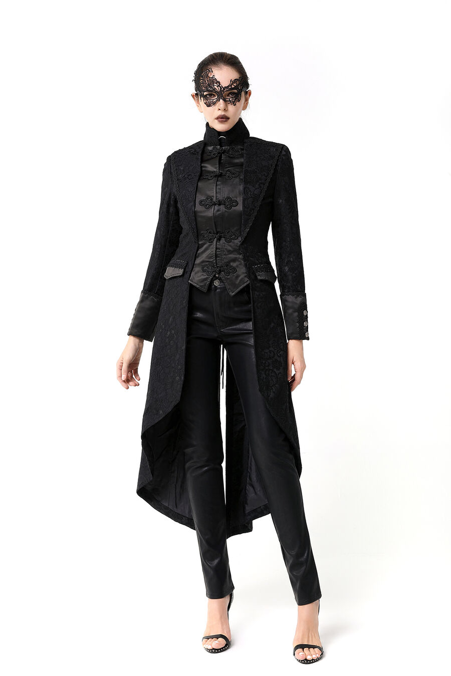 photo n°9 : Manteau long gothique en dentelle femme