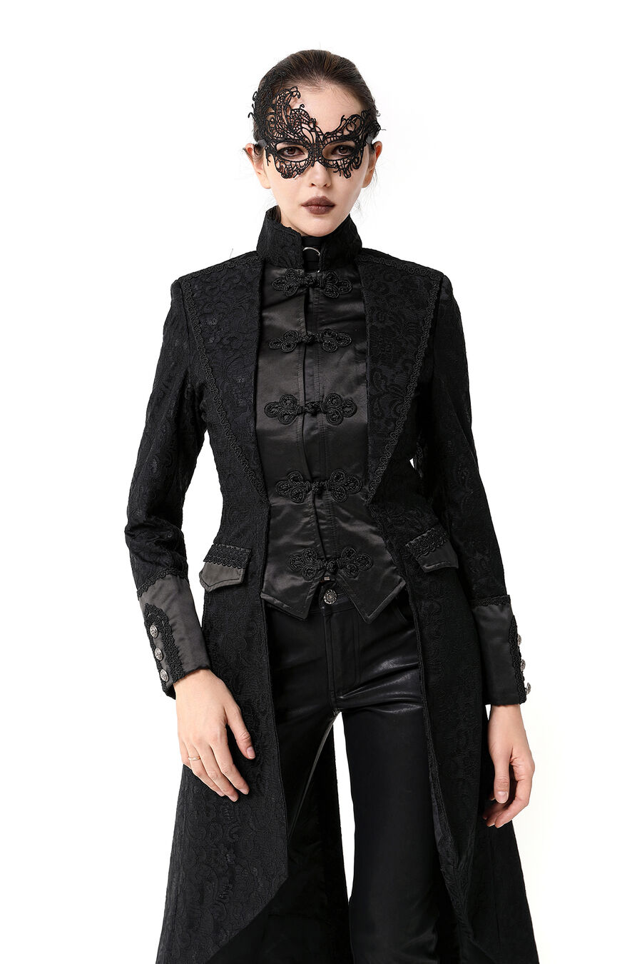 photo n°11 : Manteau long gothique en dentelle femme
