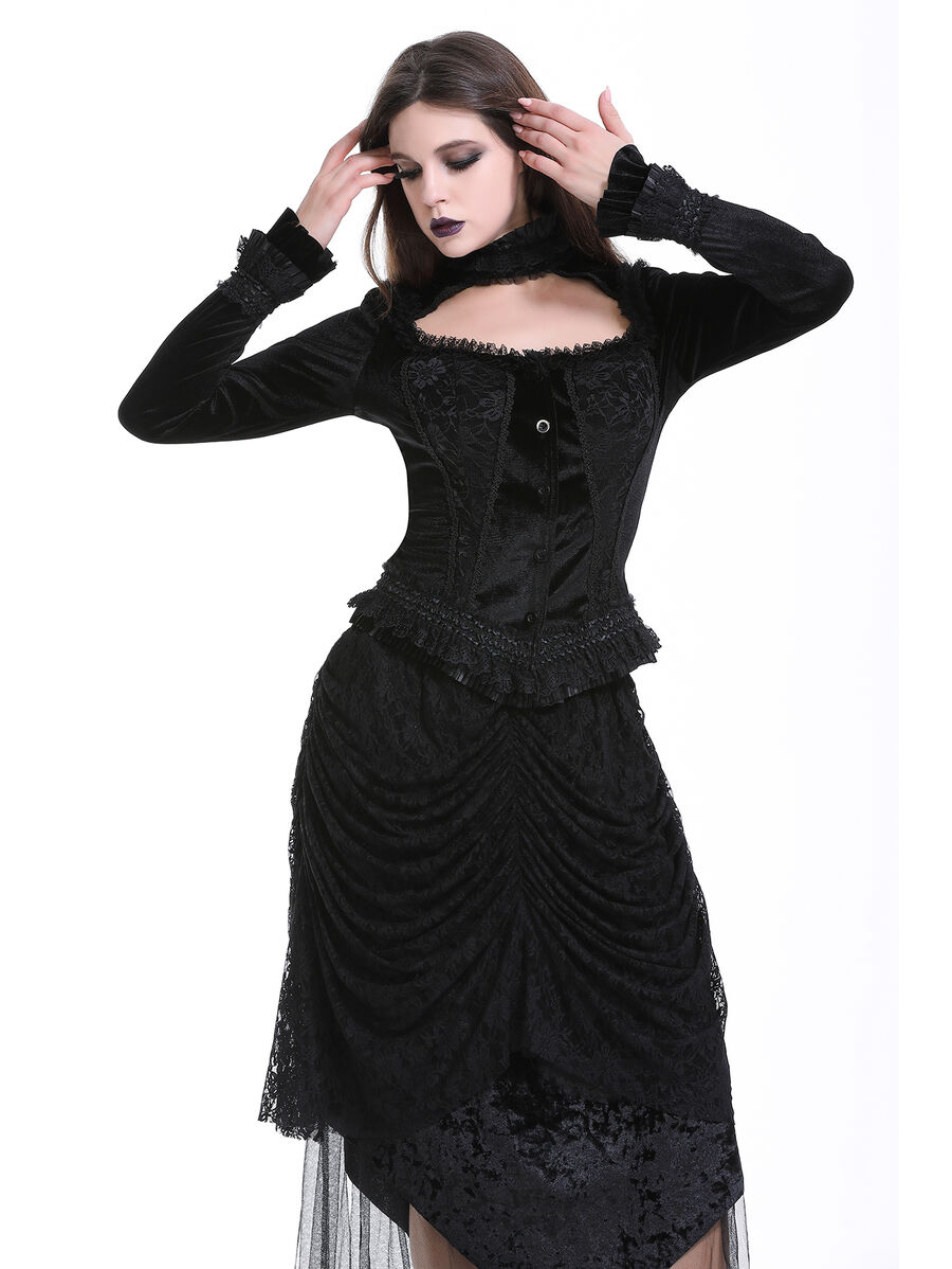 photo n&deg;18 : Haut gothique en velours avec dentelle