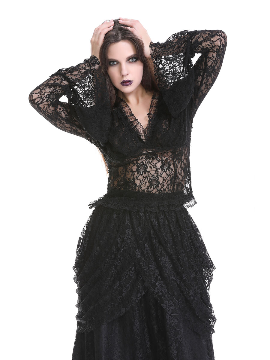 photo n&deg;11 : Bol&eacute;ro gothique en dentelle noire &agrave; manches &eacute;vas&eacute;es
