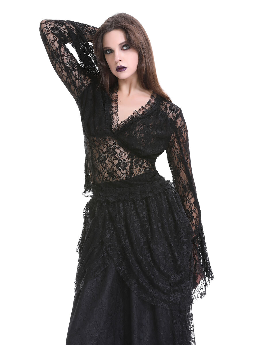 photo n&deg;14 : Bol&eacute;ro gothique en dentelle noire &agrave; manches &eacute;vas&eacute;es