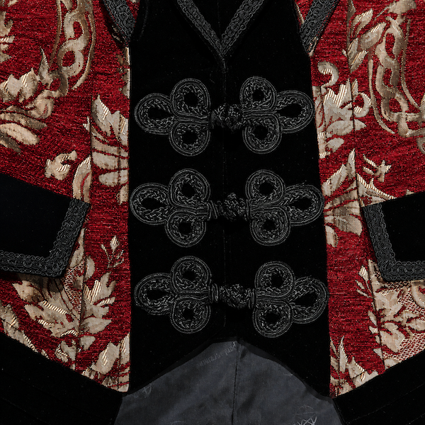 photo n&deg;8 : Veste longue militaire baroque &agrave; &eacute;paulettes - Pentagramme