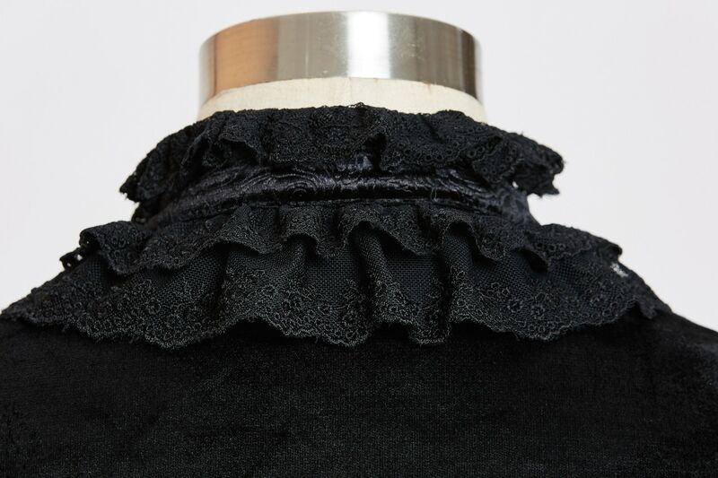 photo n°6 : Gilet gothique en velours de soie pour femme