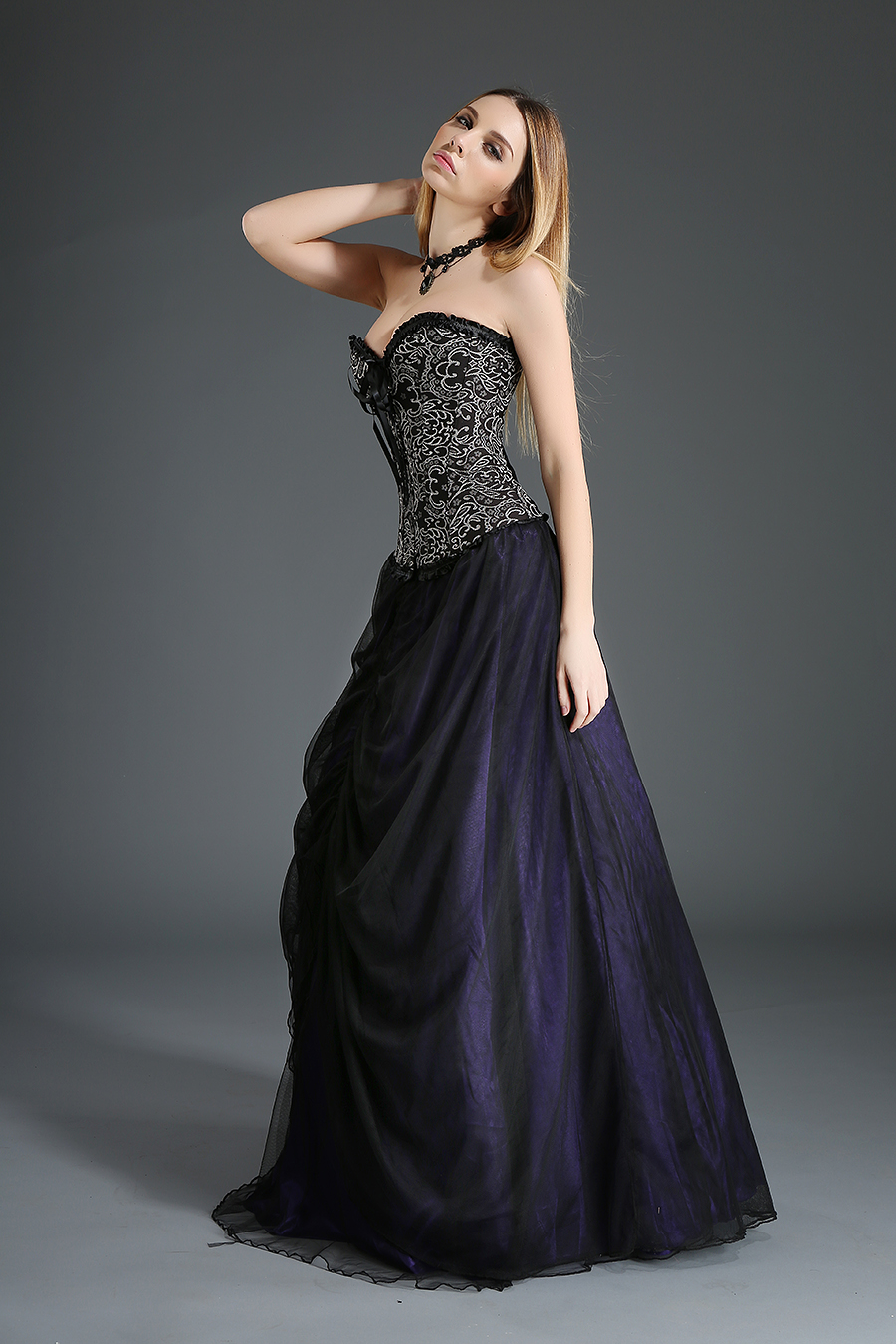 photo n°4 : Longue jupe en dentelle