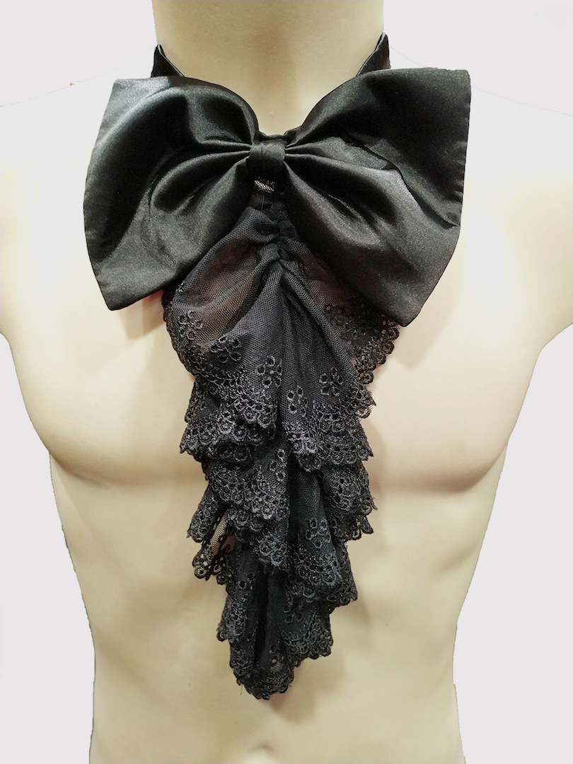 Jabot en dentelle pour homme