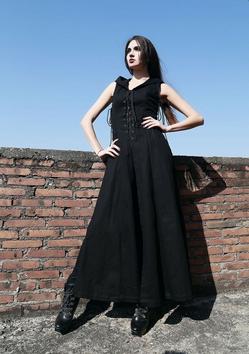 photo n°2 : Longue veste gothique femme