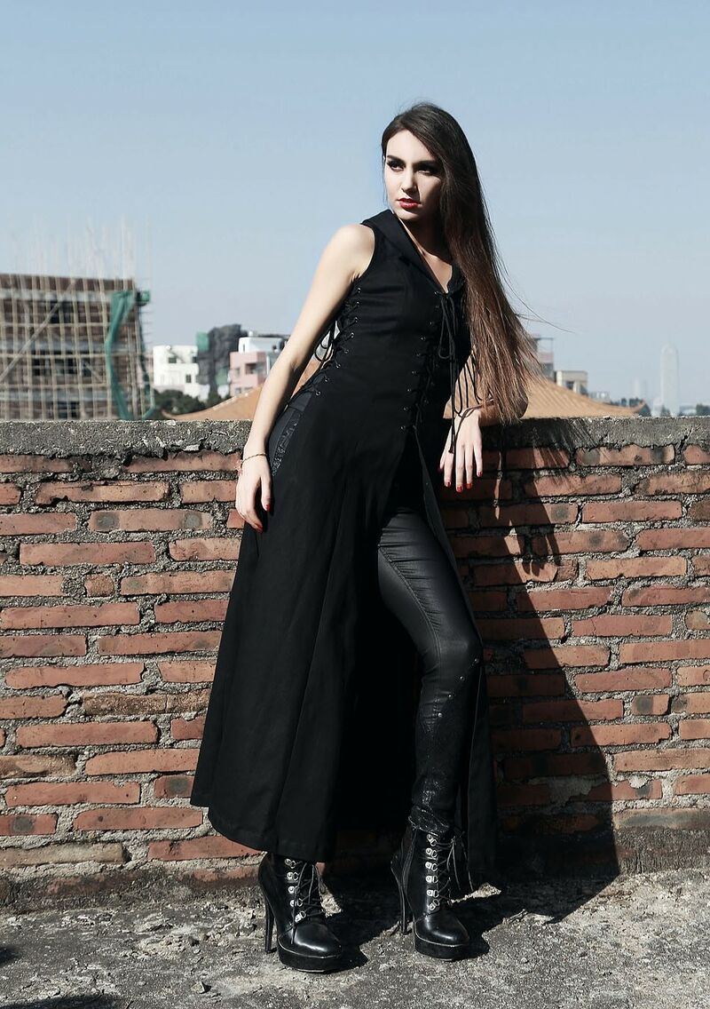 photo n°4 : Longue veste gothique femme