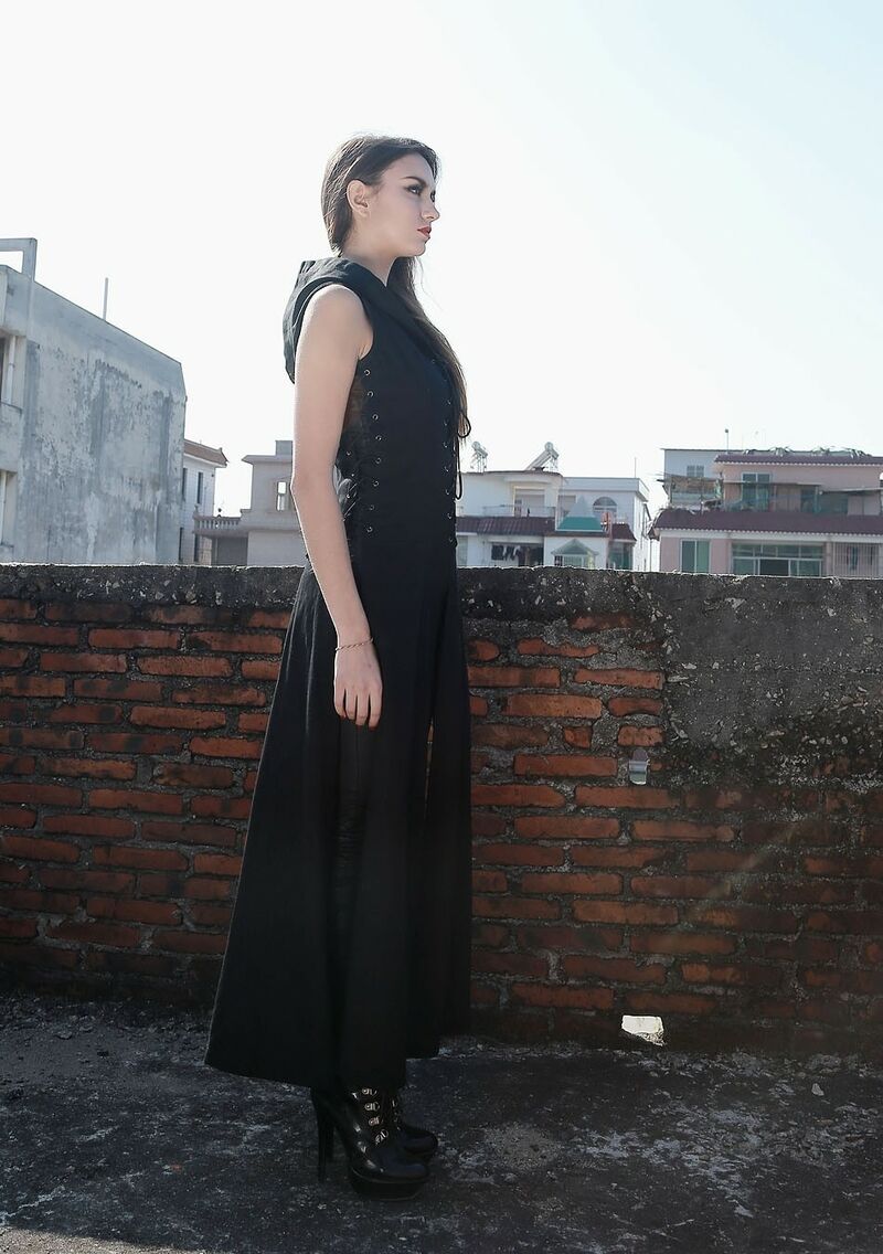 photo n°6 : Longue veste gothique femme