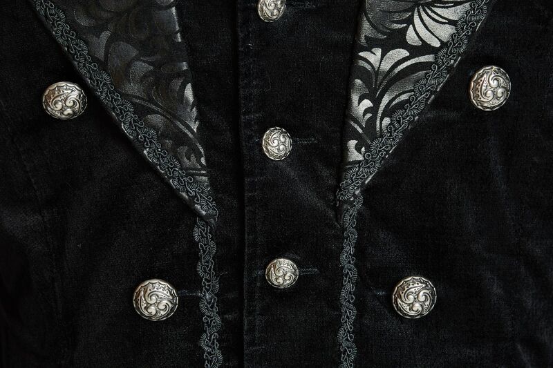 photo n°9 : Manteau long style gothique en velours noir