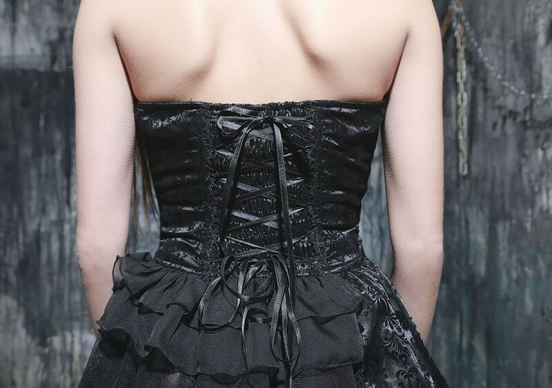 photo n°6 : Robe brocard et dentelle noire