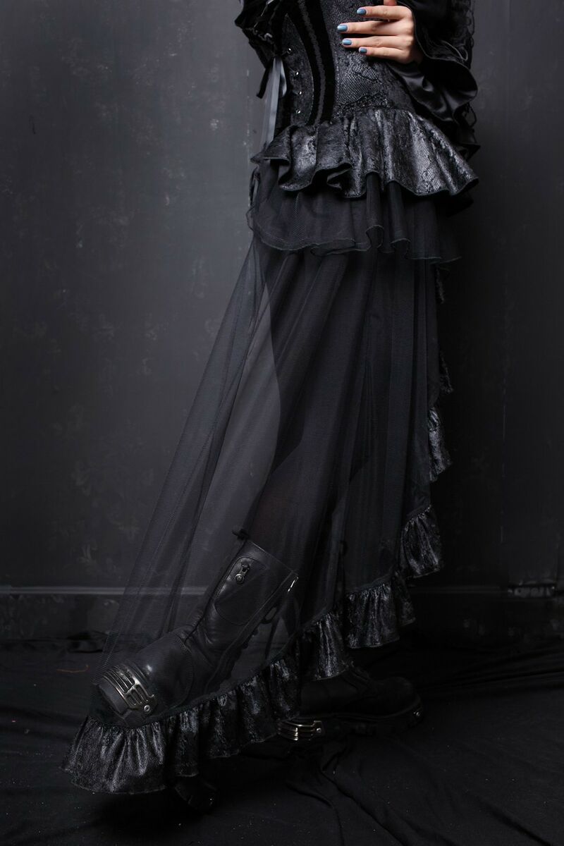 photo n°3 : Serre Taille Gothique Romantique Lolita avec une traîne