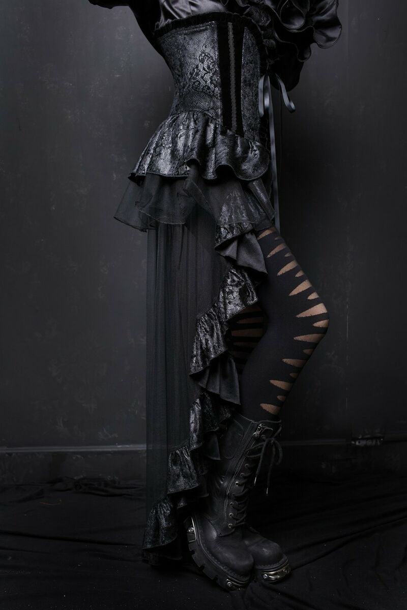 photo n°5 : Serre Taille Gothique Romantique Lolita avec une traîne