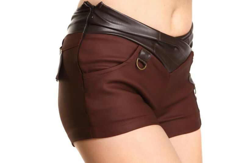 photo n°6 : Short en similicuir steampunk